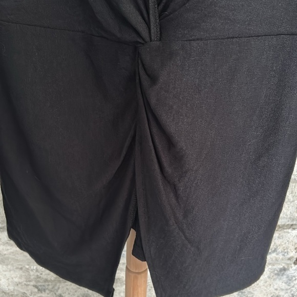 Cut Out Back Knit Top - Picture 4 of 8